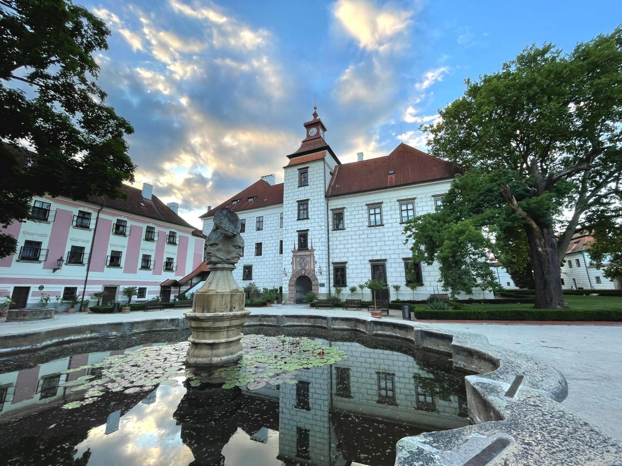 Апартаменты Historicky Dum U Lazni Тршебонь Экстерьер фото